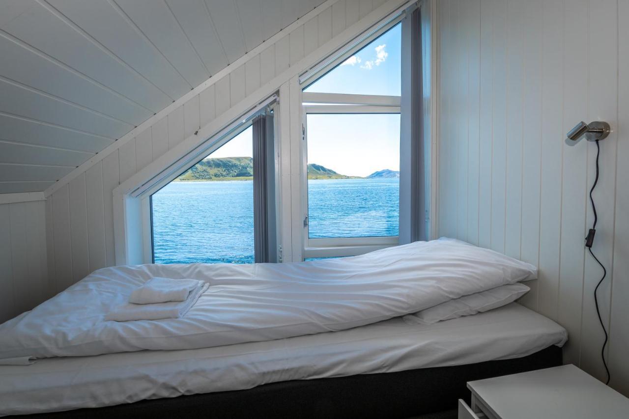 Lofoten Rorbu Lodge Offersoya Bagian luar foto